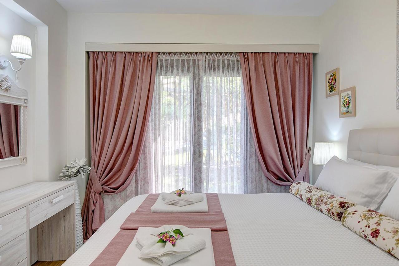 Artemisia Villa With Outdoor Hot Tub, Sani Luxury Villas Collection ภายนอก รูปภาพ