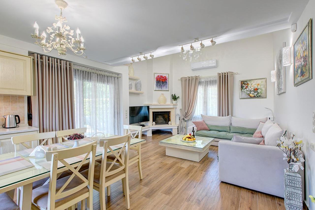 Artemisia Villa With Outdoor Hot Tub, Sani Luxury Villas Collection ภายนอก รูปภาพ