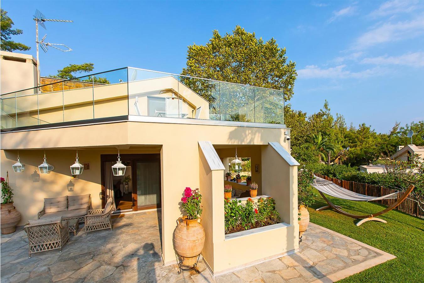 Artemisia Villa With Outdoor Hot Tub, Sani Luxury Villas Collection ภายนอก รูปภาพ