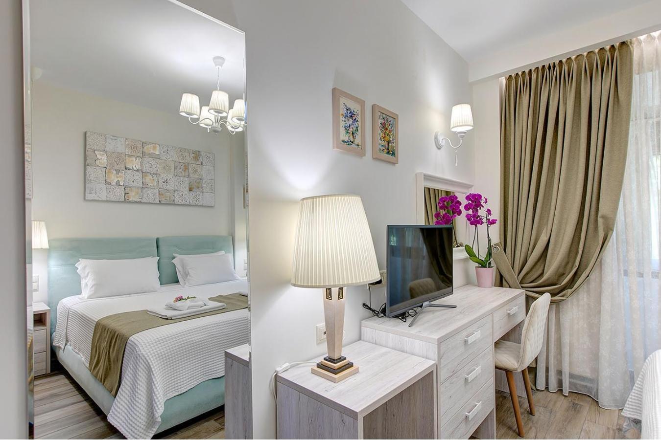 Artemisia Villa With Outdoor Hot Tub, Sani Luxury Villas Collection ภายนอก รูปภาพ